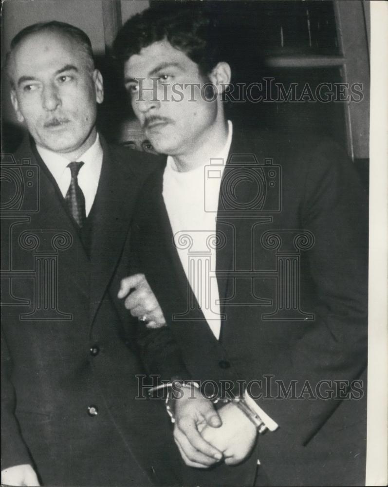 1969 Press Photo Jordanian commando, Ellias Derkarabetian in custody - Historic Images