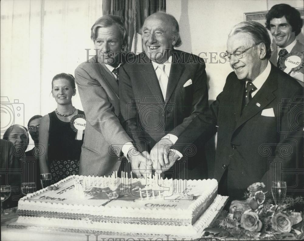 1975 Press Photo Canada House celebrates 50 years in London with Paul Martin - Historic Images