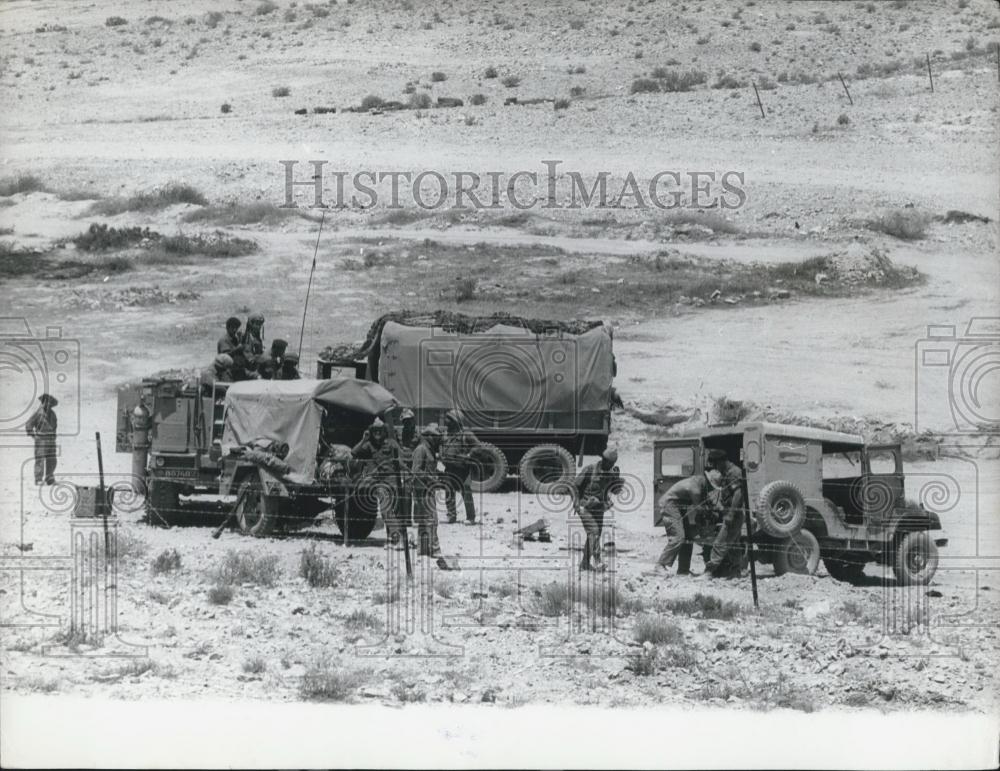 1967 Press Photo Israeli soldiers are seen beside their Army trucks Navev Deser - Historic Images