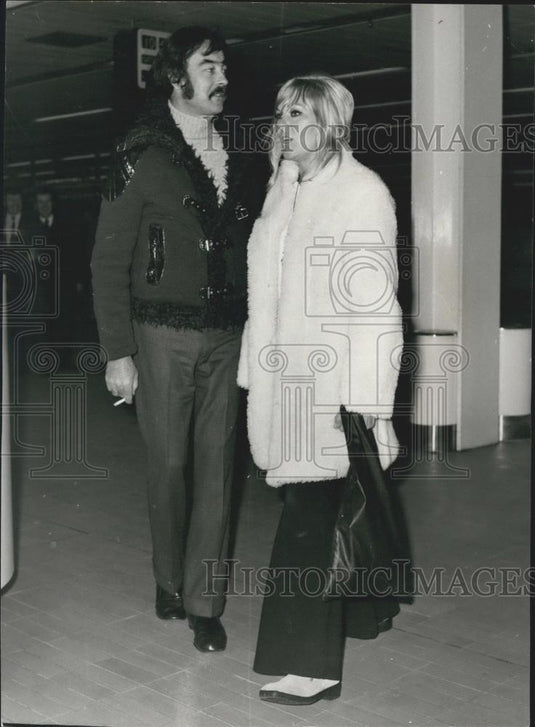 1971 Press Photo Kim Novak And Actor Richard Johnson - Historic Images