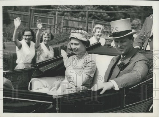 1957 Press Photo H.M. The Queen - with the Duke of Edinburgh - Historic Images