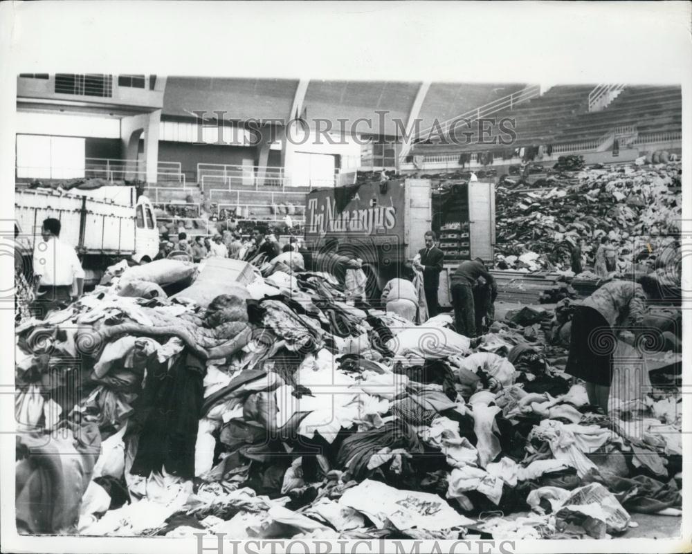 1962 Press Photo Workers in sports stadium at Barcelona Sort Things For Flood - Historic Images