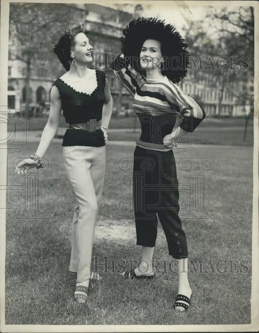 1954 Press Photo ''Crepella'' fashions on show - Historic Images