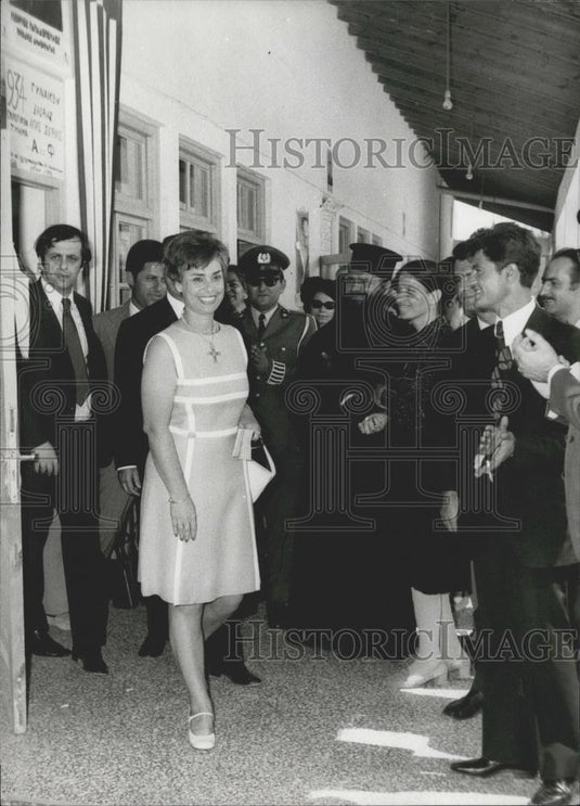 1973 Press Photo Mrs Despina Papadopoulou at the falls Athen - Historic Images
