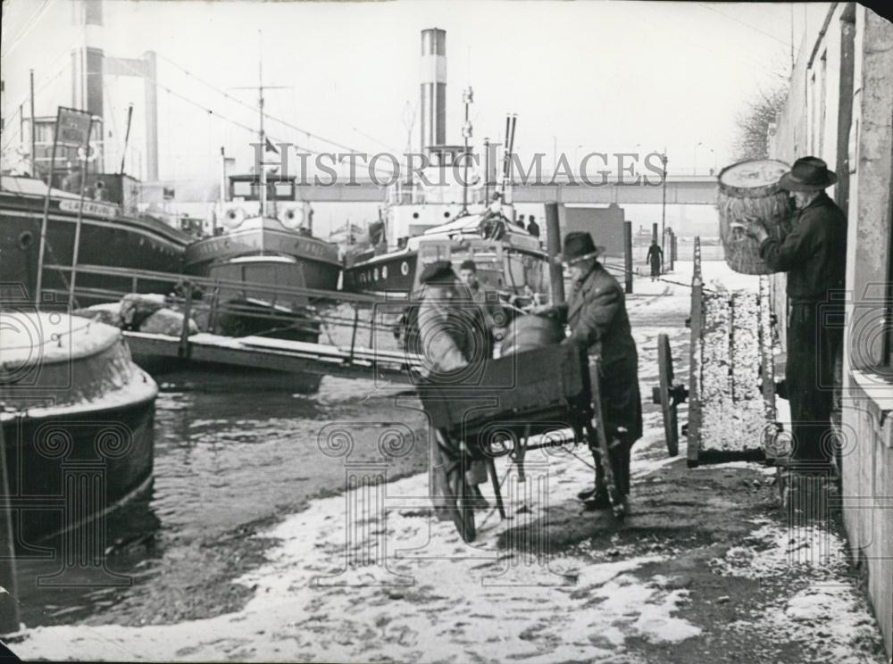 1955 Press Photo The floods stop Rhine-shipping - Historic Images