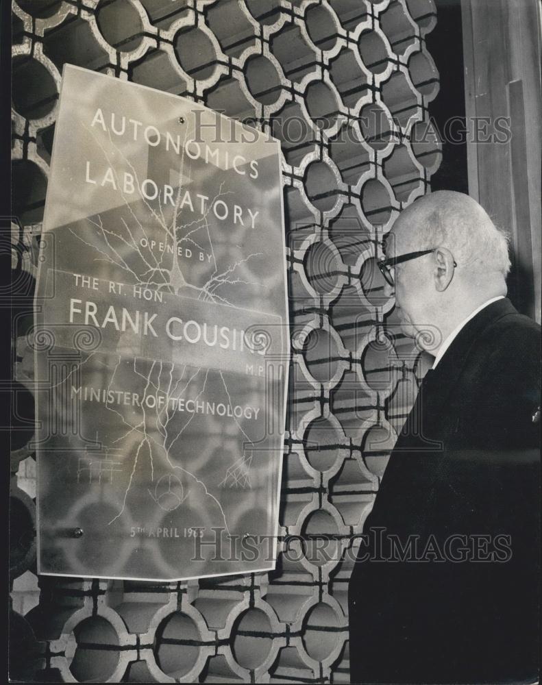 1965 Press Photo Lord Snow Opens New Autonomics building at National Physical - Historic Images