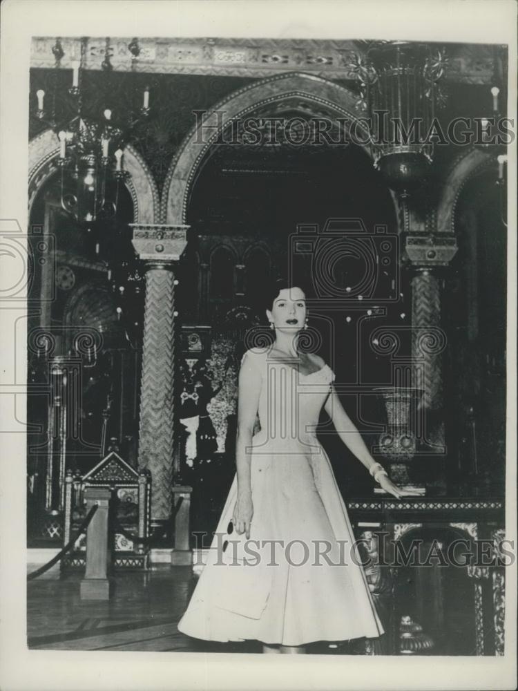 1955 Press Photo Actress Ann Miller Visiting King Farouk&#39;s Castle - Historic Images