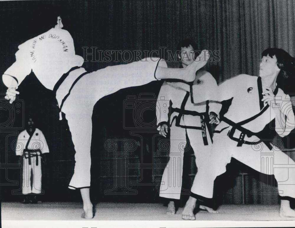 1955 Press Photo Kung Fu Fighters Tour Demonstrations Through West Germany - Historic Images