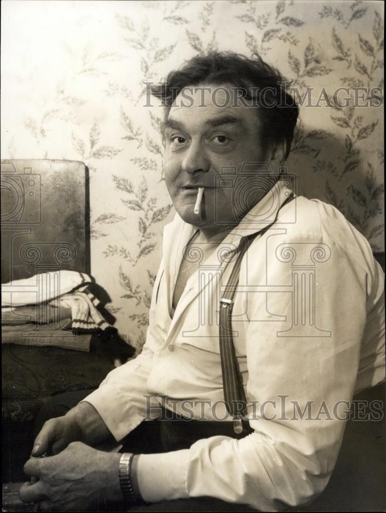 Press Photo Mr. Howe father of murdered child - Historic Images