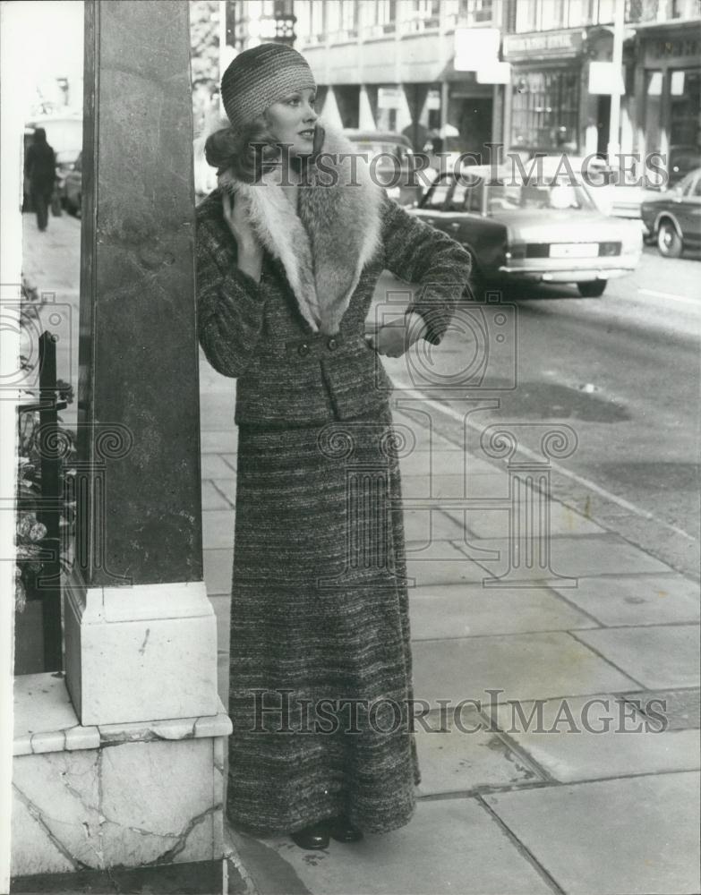 1974 Press Photo Norman Hartnell Autumn Collection - Historic Images