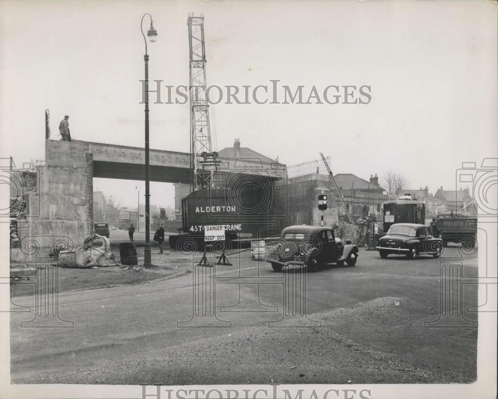 1957 Press Photo Work in Progress on the Chiswick fly over - Historic Images