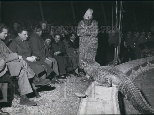 Press Photo Alligator & Group of Men - Historic Images