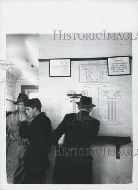 Press Photo Irish Police Notice, No Loitering - Historic Images