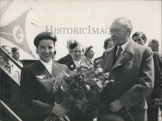1953 Press Photo Adenauer leaves Germany for Paris - Historic Images