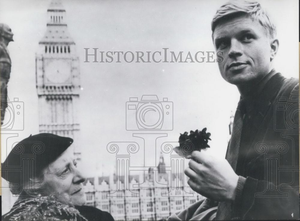 1959 Press Photo Hardy Kruger Actor The Deadly Trap - Historic Images