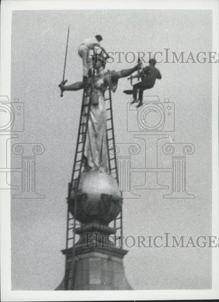 Press Photo Figure of Justice, Old Bailey, Central Criminal Court - Historic Images