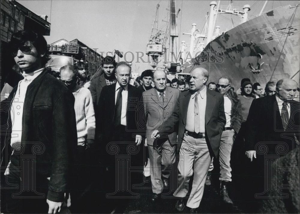Press Photo Ytzak Rabin in the Harbor with Mayor of Telaviv - Historic Images