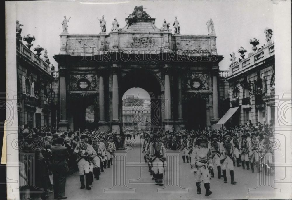 Press Photo King Stanisla's guards parading on Stanislas Square Lorraine - Historic Images