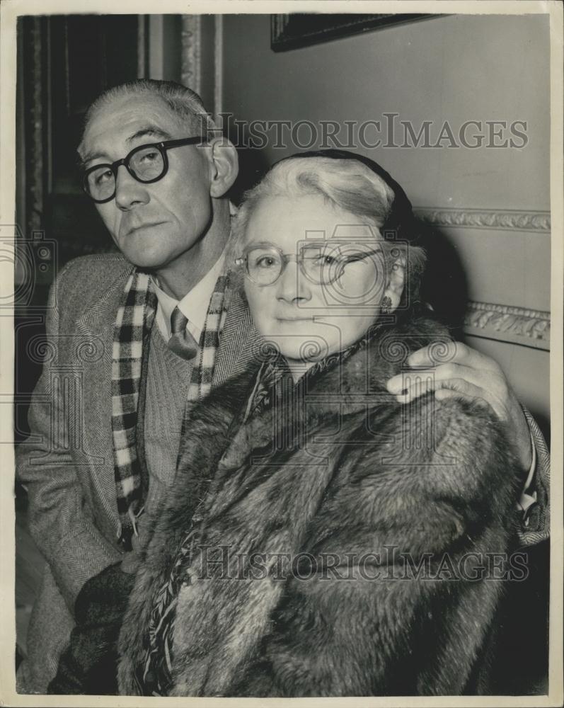 1956 Press Photo Mr.and Mrs.Douglas at the British Red Cross H.Q - Historic Images