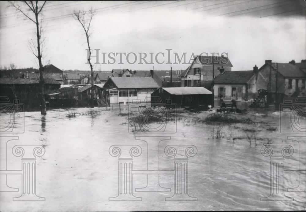 1952 Press Photo Floods in Central France - Historic Images