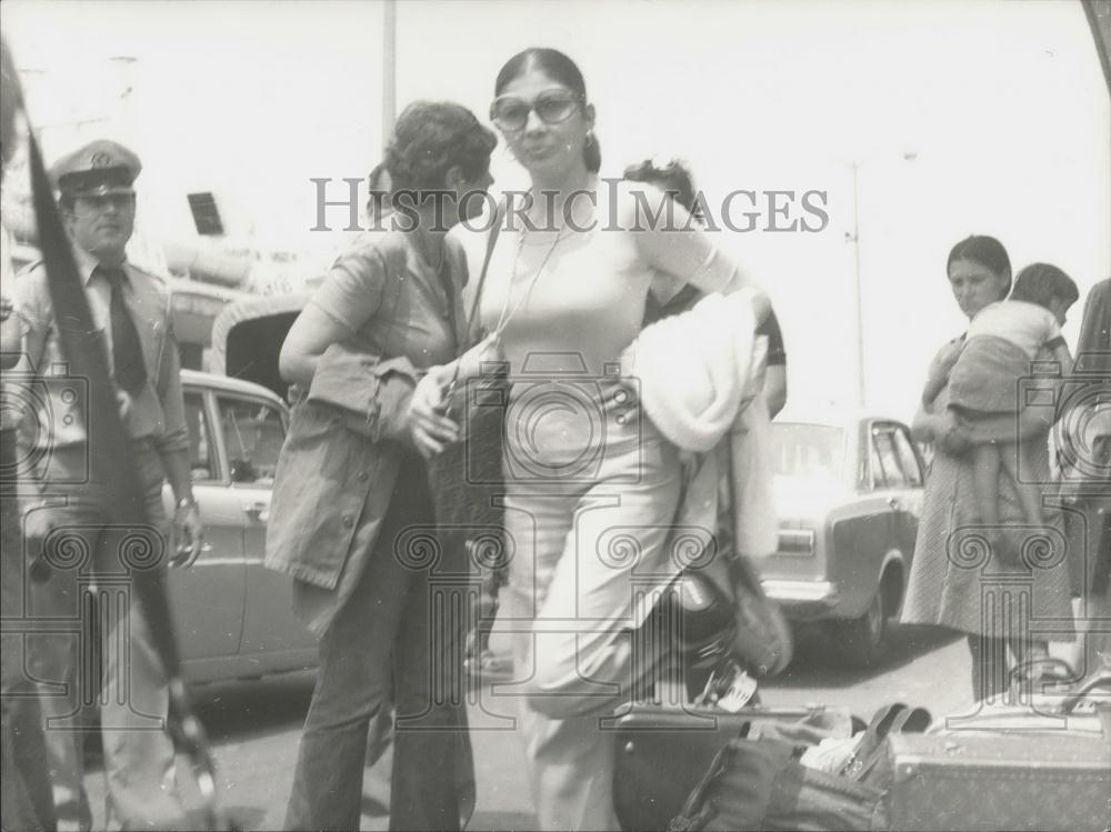 1975 Press Photo Princess Soraya in Athens - Historic Images