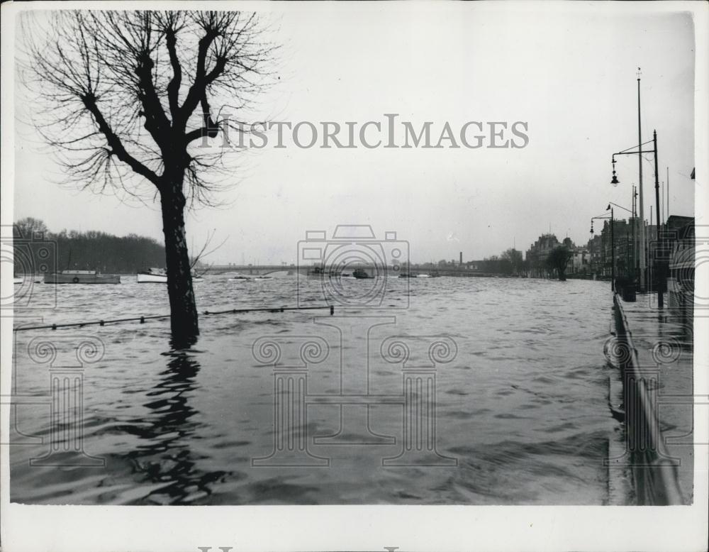 1953 Press Photo Thames Overflows At Putney - Historic Images