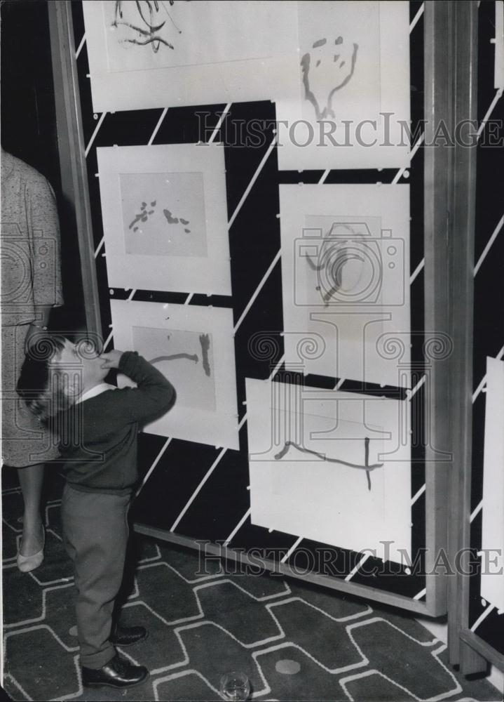 1958 Press Photo 3 Year Old Timothy Vaughan at Exhibits at Festival Hall - Historic Images