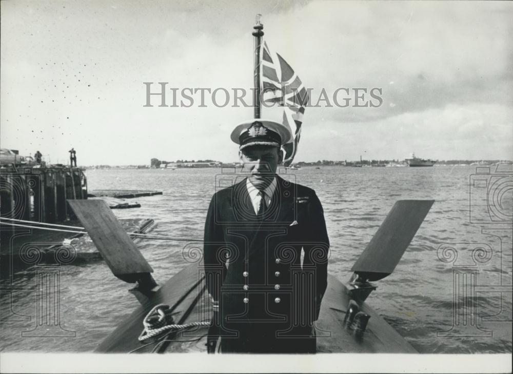 Press Photo Dreadnought Commanding Officer Samborne On Hydroplane - Historic Images