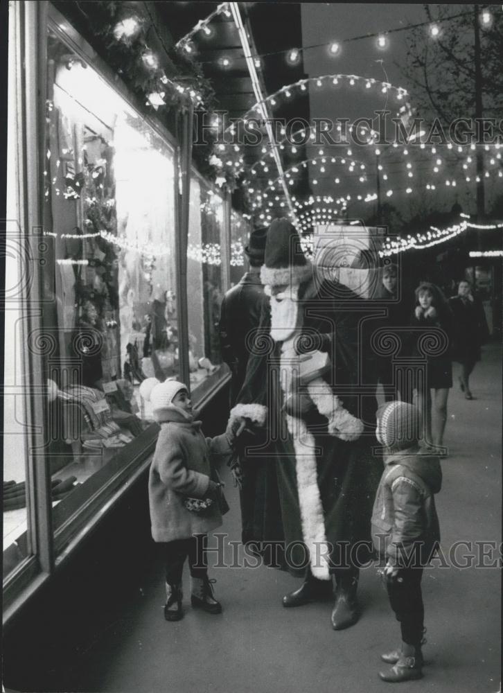 1969 Press Photo St. Nicholas Appears on Budapest Streets - Historic Images