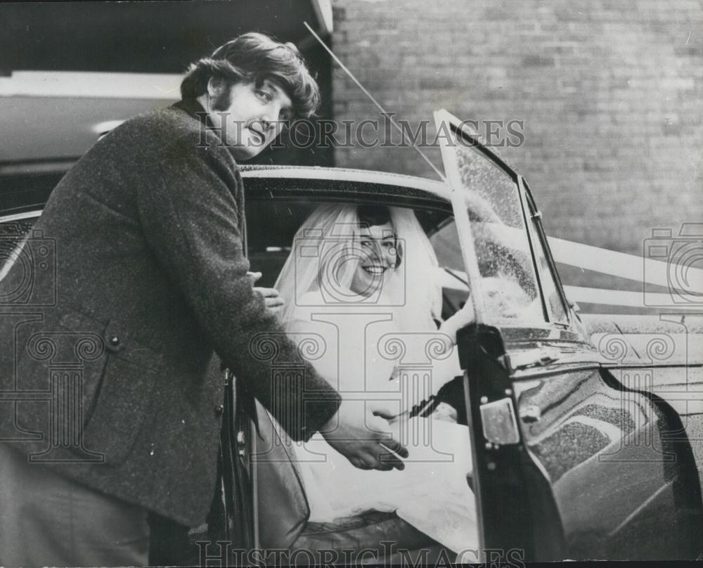 1974 Press Photo Jill Yeo &amp; chauffer Richard Debenham - Historic Images