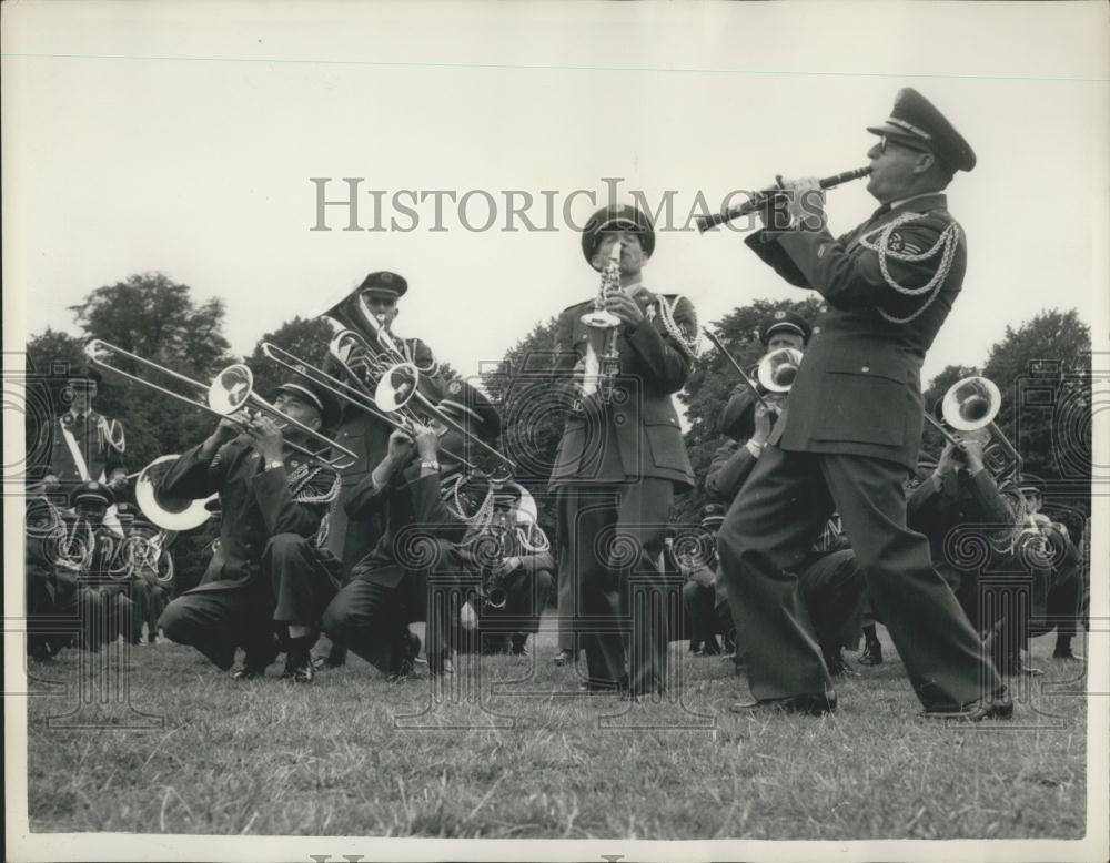 1957 Press Photo United States Air Force band rehearses for searchlight tattoo - Historic Images