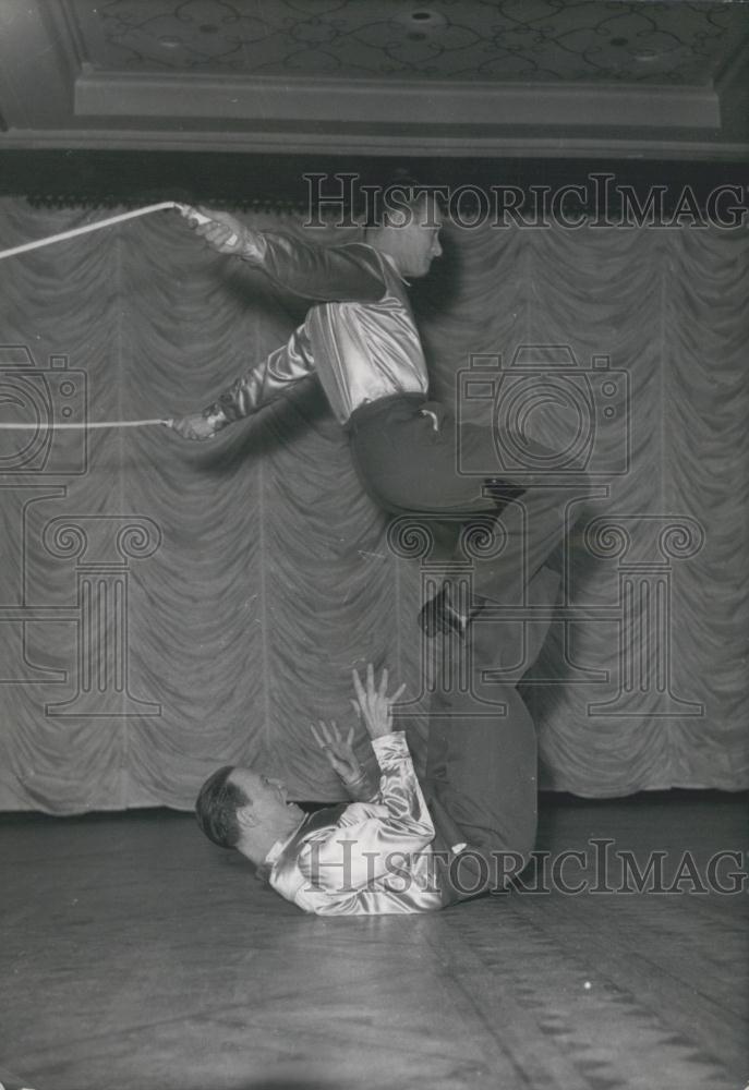 1953 Press Photo Lama Brothers Acrobats, Lido des Champs Elysees - Historic Images