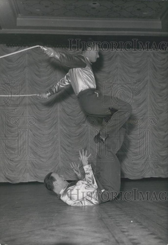 1953 Press Photo Lama Brothers Acrobats, Lido des Champs Elysees - Historic Images