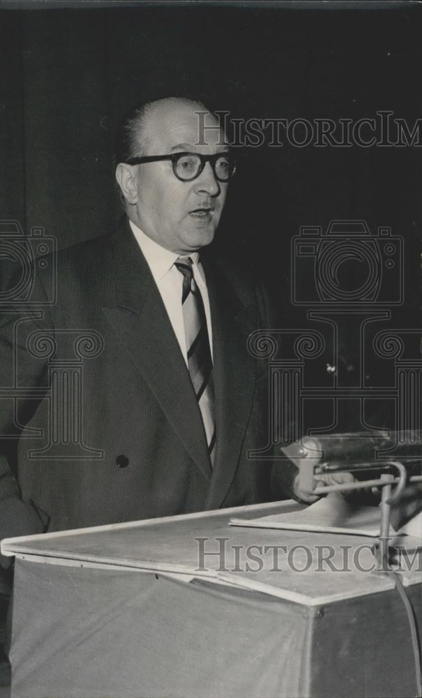 Press Photo M. Guy Mollet in Paris - Historic Images