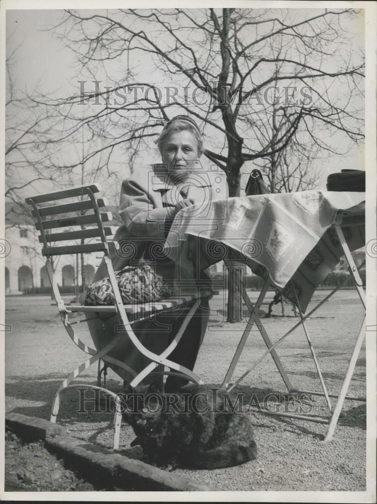 Press Photo Mischi, Mrs Kluxen, Munich Public Grounds - Historic Images