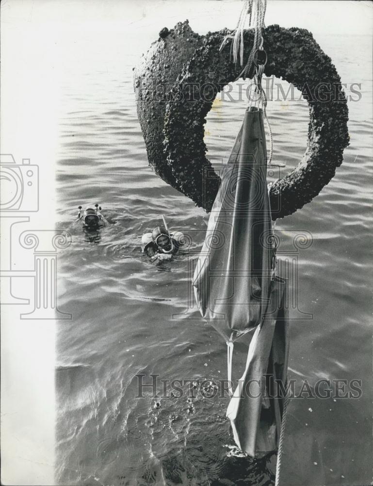 Press Photo Artifacts from a Sunken Roman Vessel in the Mediterranean Sea - Historic Images