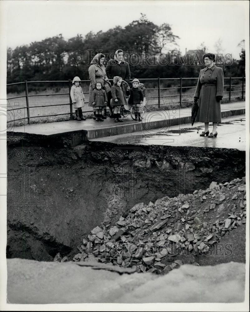 1954 Press Photo Floods In The North of England And Scotland Bridge Collapses - Historic Images