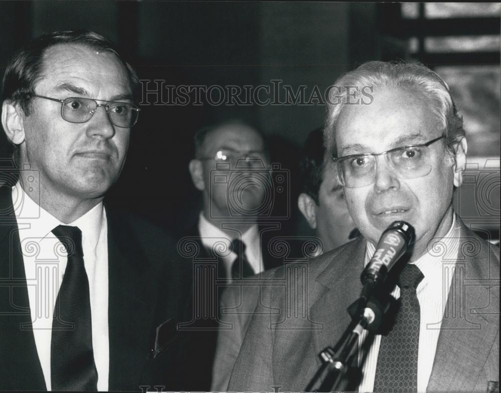 1988 Press Photo U.N. Secretary General Javier Perez de Cuellar &amp; Jan Eliasson - Historic Images