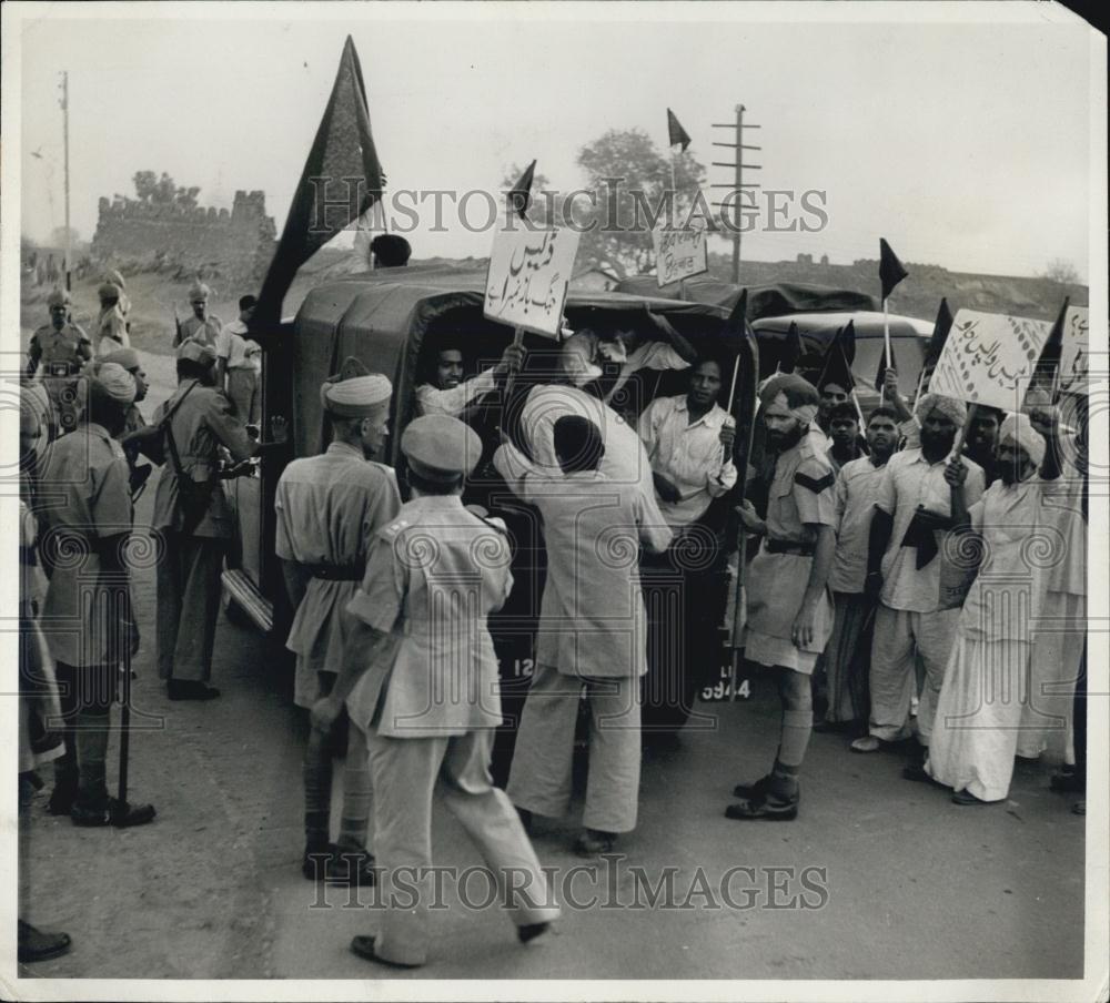 Press Photo Demonstration were made by Communists and some others outside. Palam - Historic Images