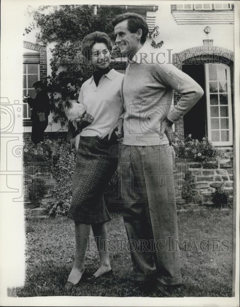 Press Photo Group Captain Peter Townsend Fiancee Marie Luce Jamagne Antwerp - Historic Images