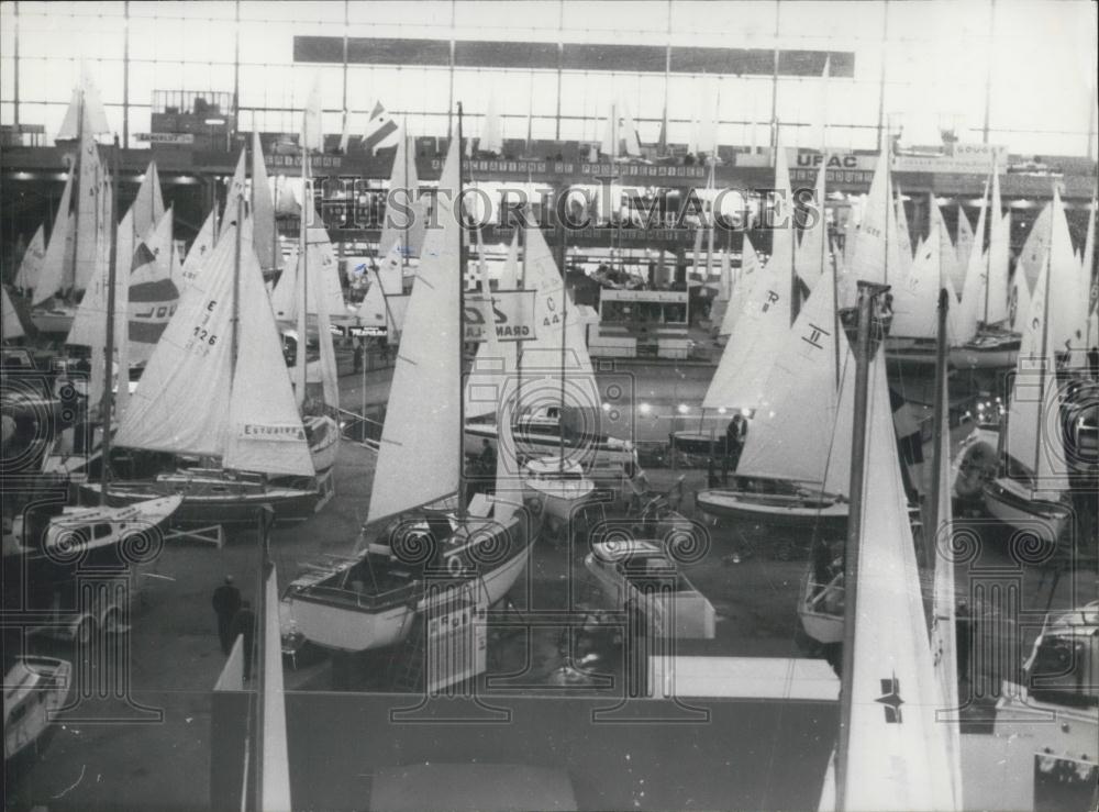 1964 Press Photo Rond Point De La Defense Paris International Boat Show - Historic Images