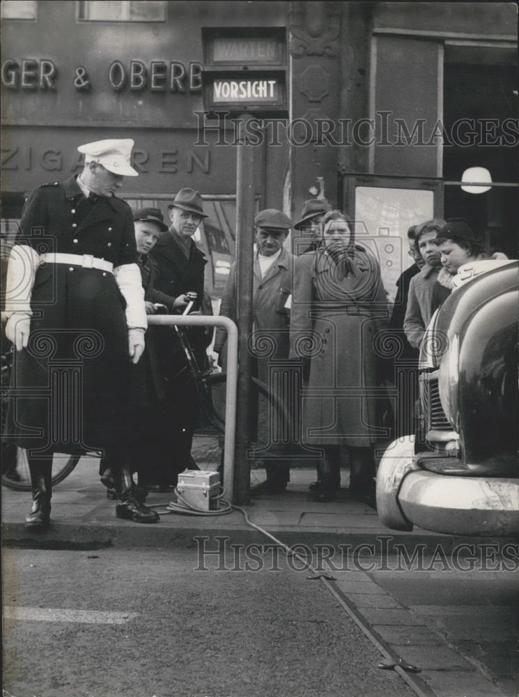 1953 Press Photo Traffic in Duisburg, Western Germany - Historic Images