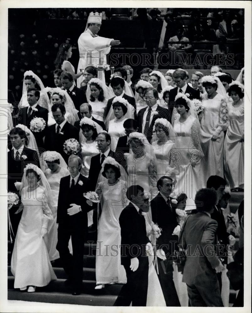 1982 Press Photo The Reverend Sung Myong Moon ,mass wedding - Historic Images