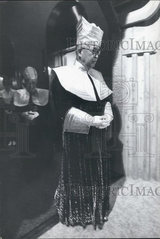 Press Photo Supreme Patriarch Tokuchika Miki, in his ceremonial robes - Historic Images