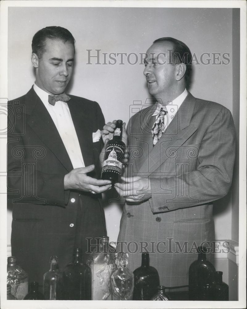 Press Photo Kenneth E. Snow, Director Antique Show, And Milton Babcock - Historic Images