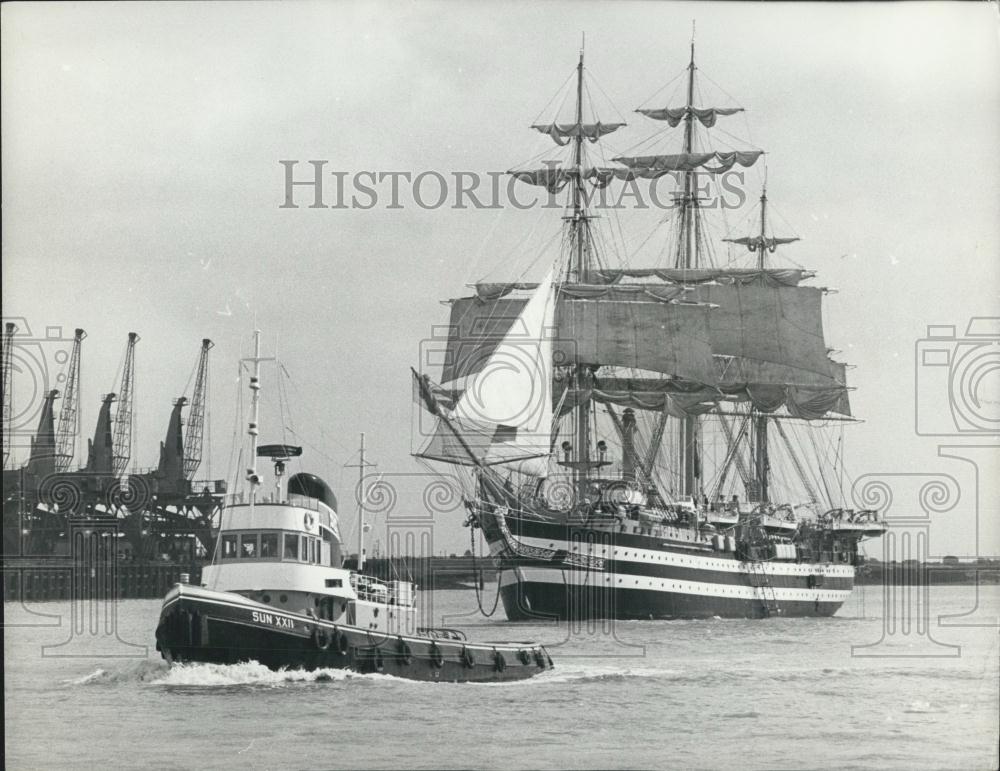 1974 Press Photo Italian Sail Training Ship. Amerigo Vespucci in London - Historic Images