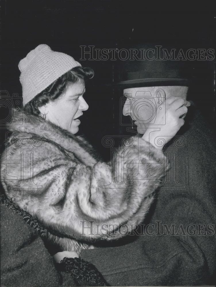 1957 Press Photo Mrs. Prikker, Shipwreck Of German Ship Harburg - Historic Images