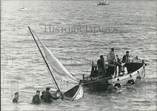Press Photo Rescuing Sailboat In English Channel - Historic Images