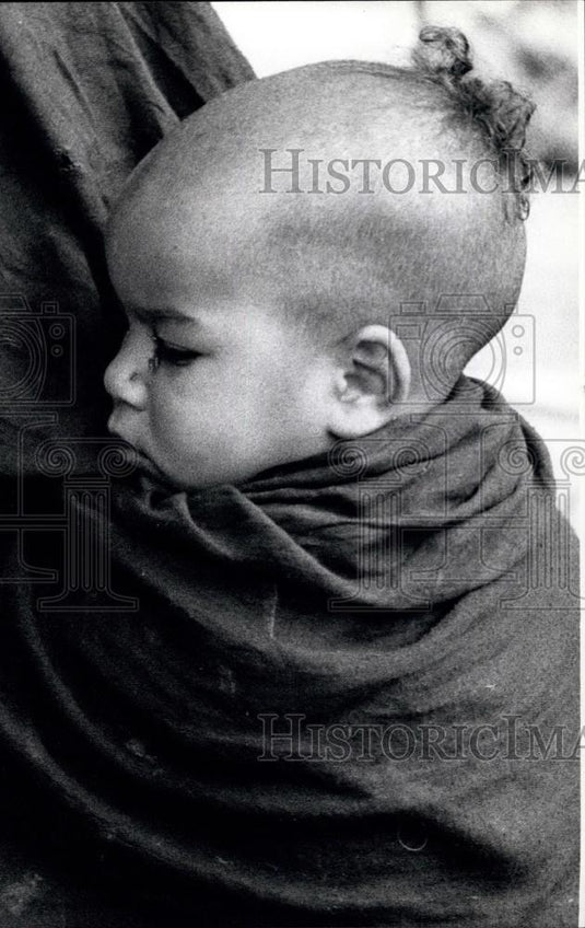 Press Photo Photographer took the time, to get a picture of this little Morocca - Historic Images