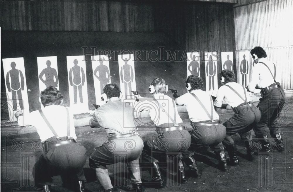 1973 Press Photo German ''gunfighter'' training like the US FBI - Historic Images